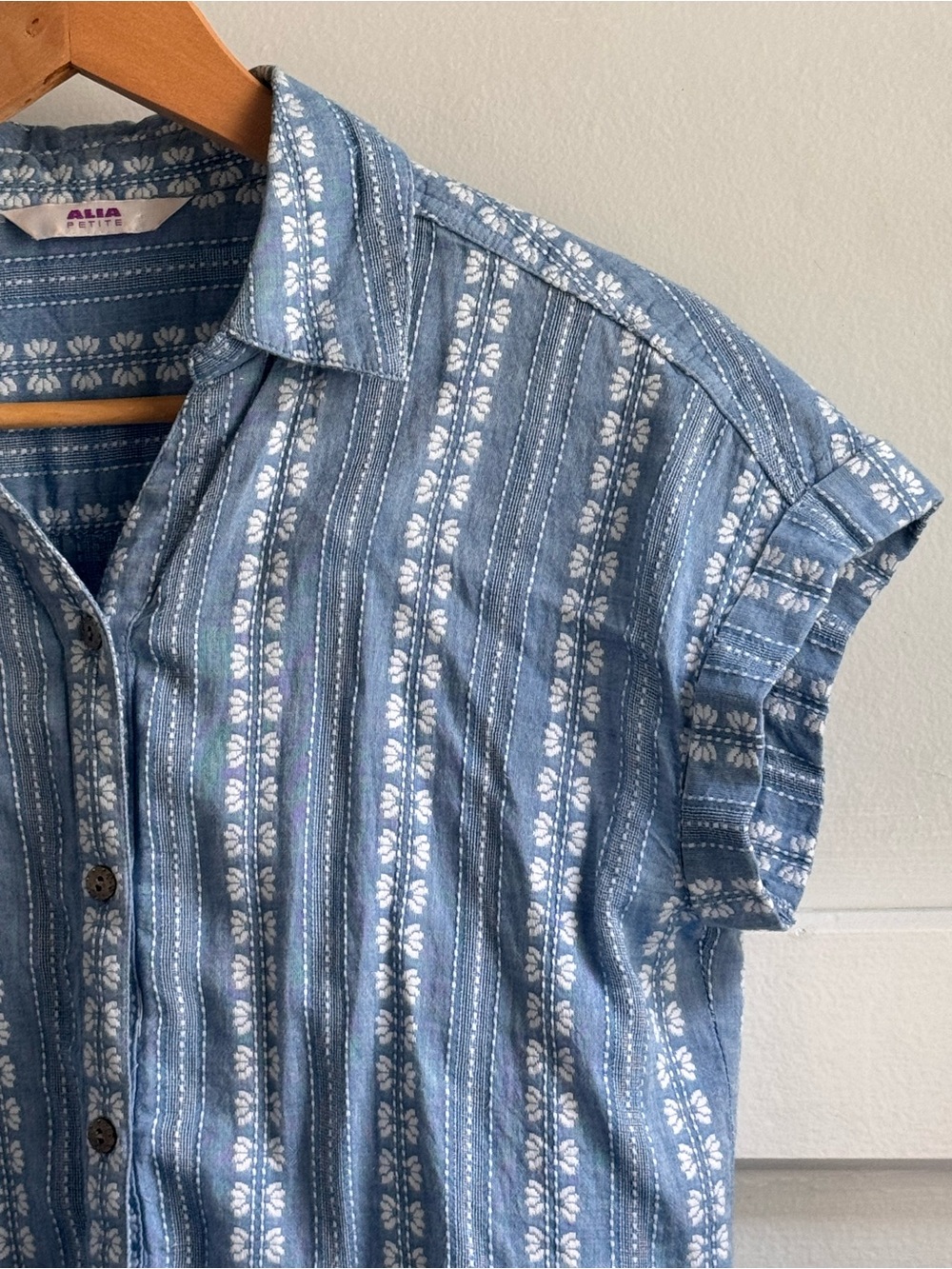 Alia Light Blue Short-Sleeve Button-Down Shirt with White Pattern 100% Cotton